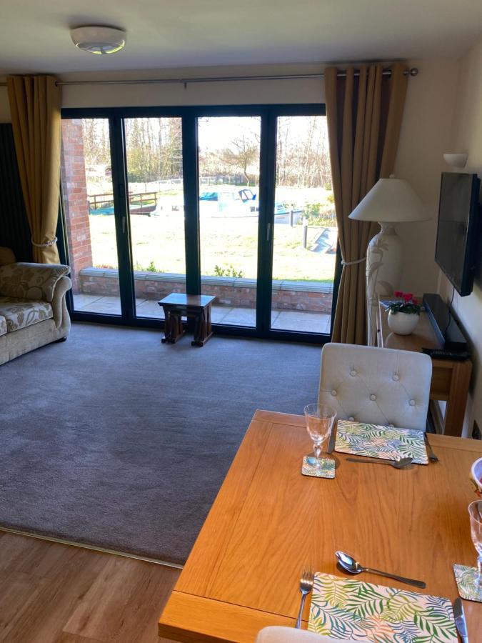 Appartement Otters End, Near Wroxham à Dilham Extérieur photo